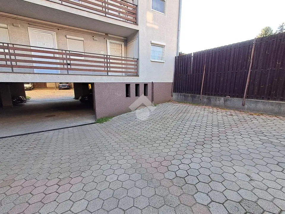 Garázs/parkoló eladó – Budapest
