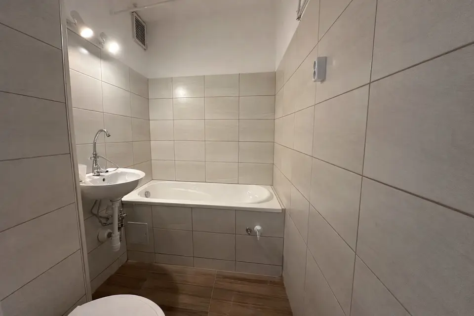 Dunaújvárosban, Béke városrészben kiadó lakás