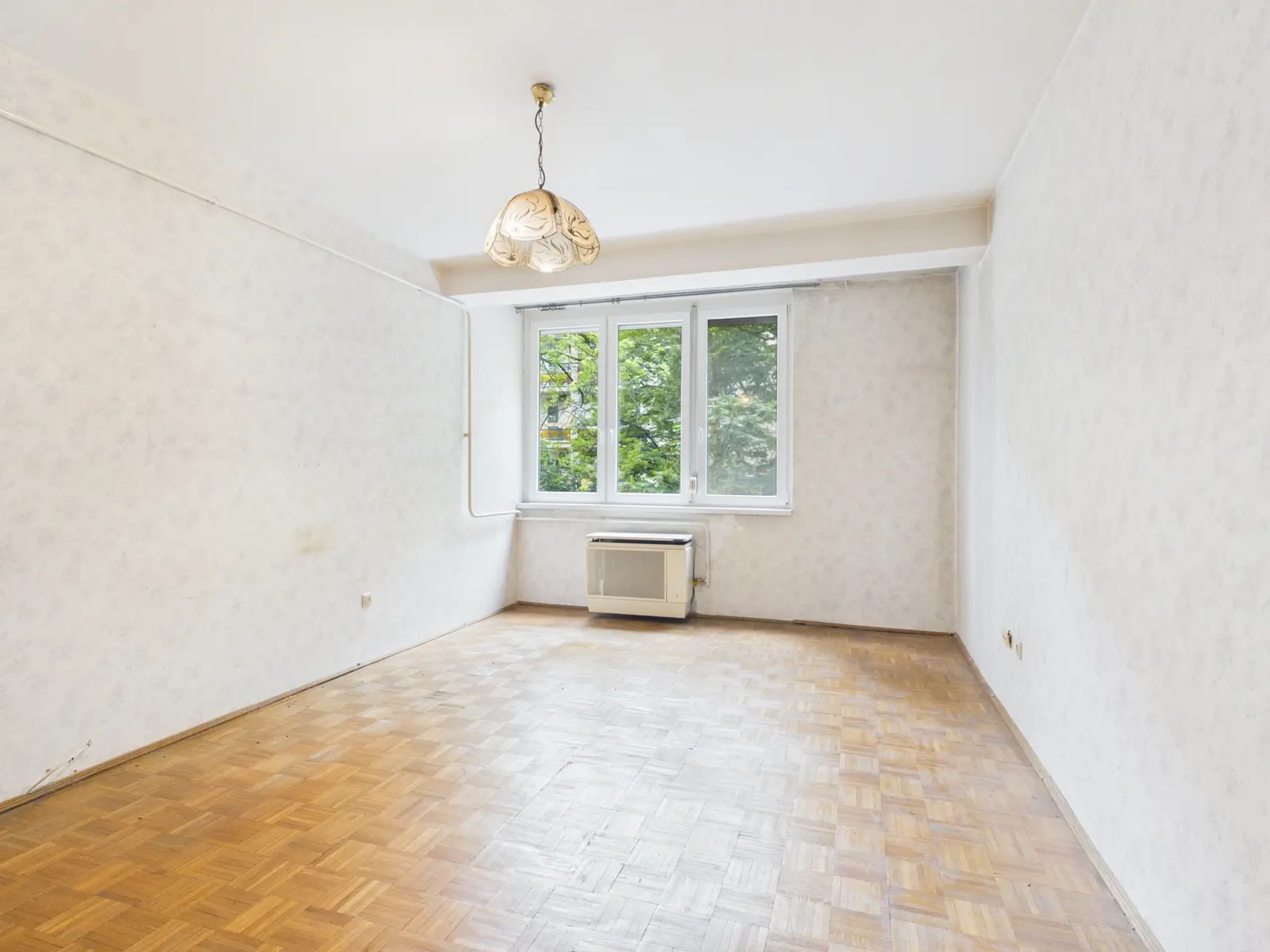 76 m²-es, kiváló adottságú lakás Újpesten – alakítsa saját elképzelései szerint! – Budapest