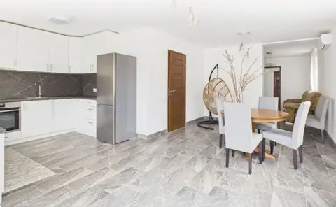 Azonnal költözhető, modern lakás közel Szekszárd központjához