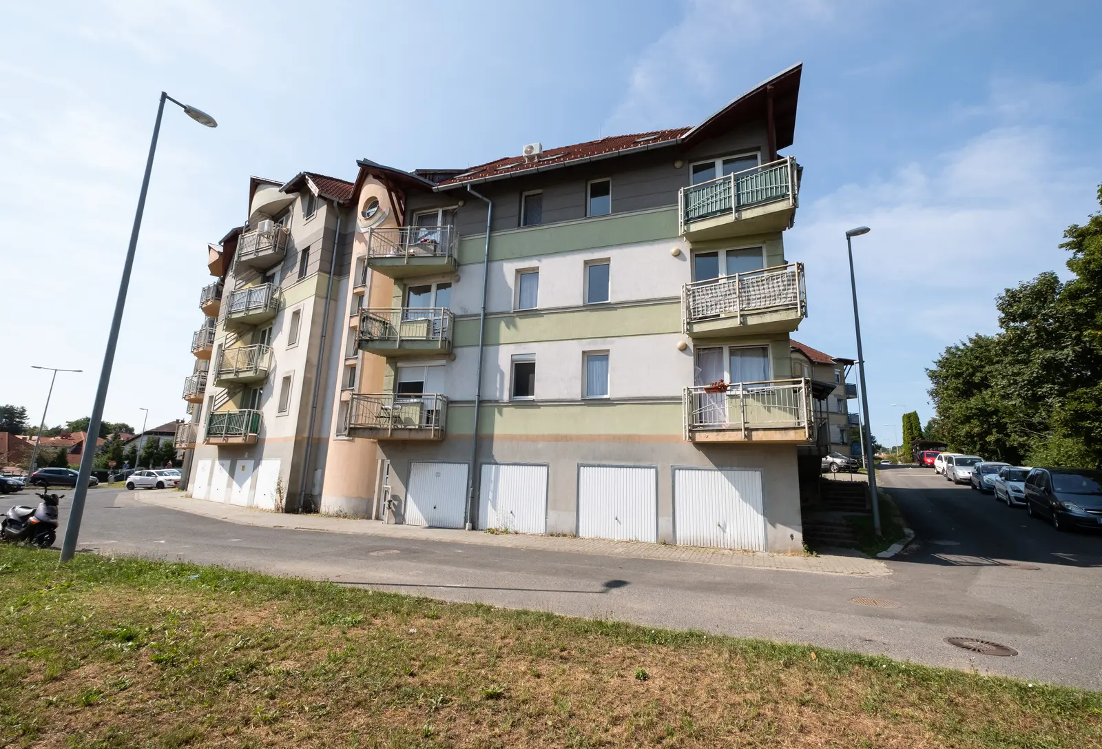 Eladó több beállós teremgarázs – Zalaegerszeg