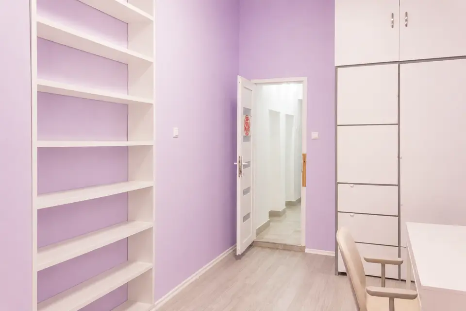 Kiadó világos, 13 nm-es szoba a Szinyei Merse utcában (VI. kerület) – Budapest